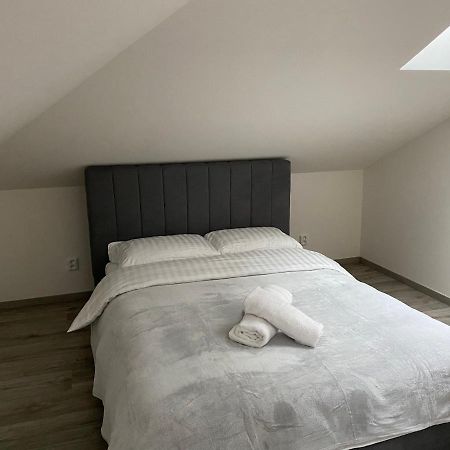 Klicperovo 2Kk Lägenhet Hradec Králové Exteriör bild