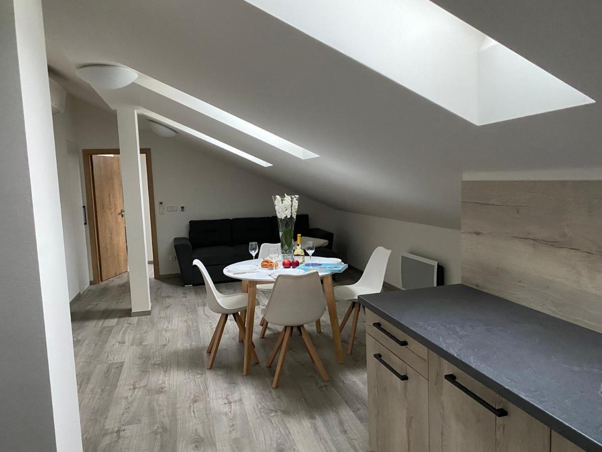 Klicperovo 2Kk Lägenhet Hradec Králové Exteriör bild